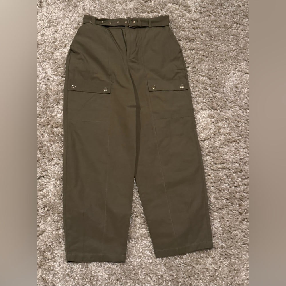 NWT Zara Lightweight cargo pants with gold accents and belt. Size XS